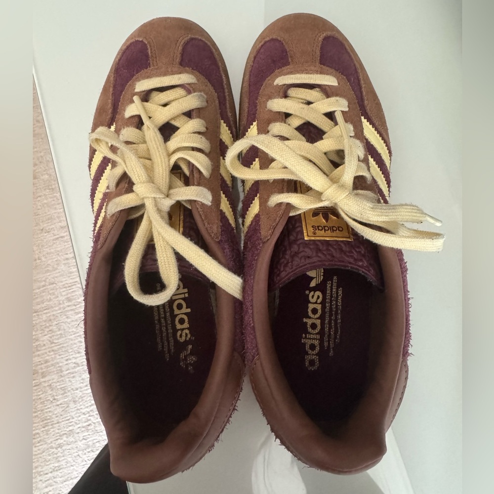 Women’s 7.5/mens 6.5 brown, maroon, and light yellow Gazelle Adidas sneakers